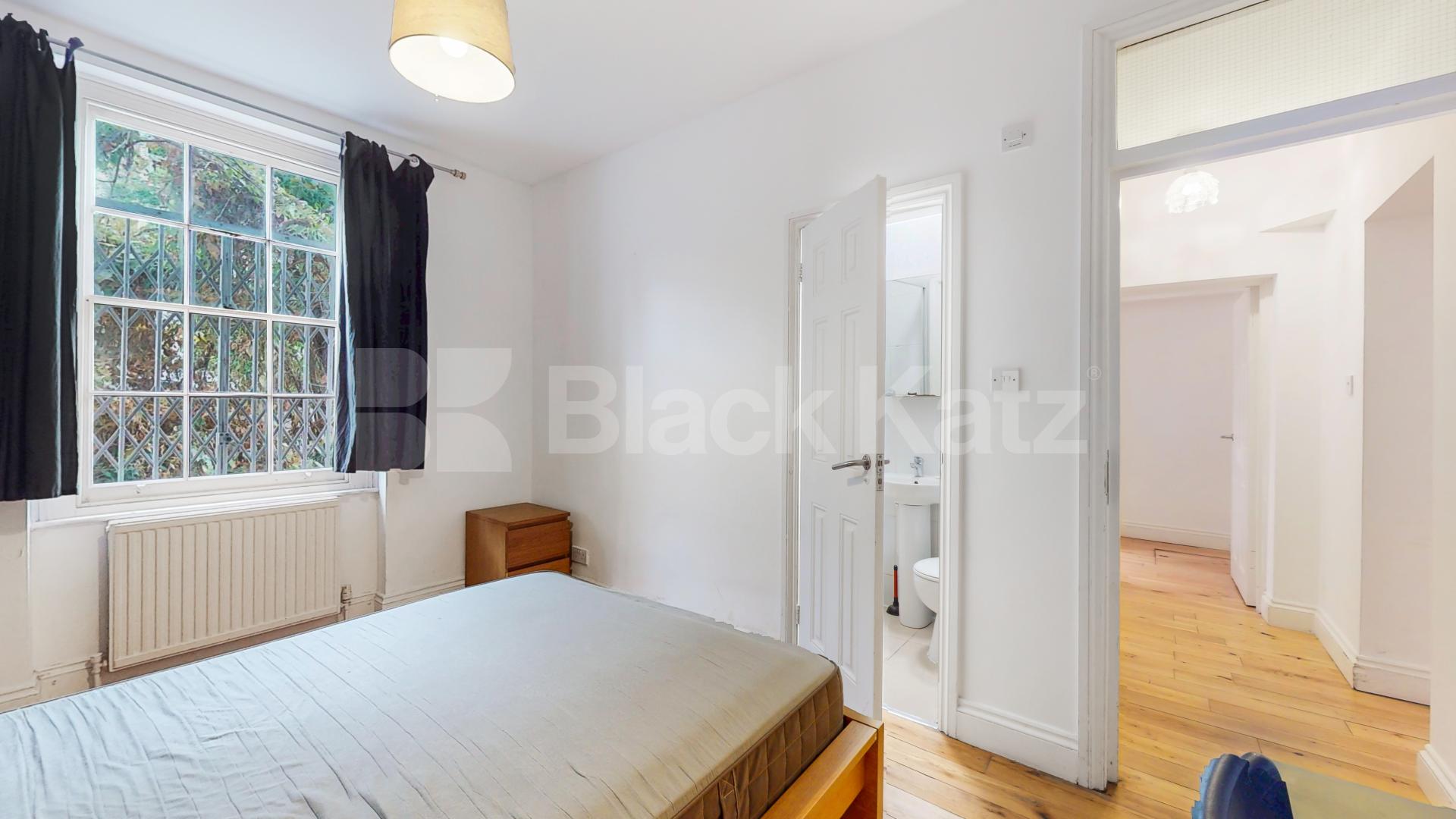 Stylish 3 Bedroom Flat on Quiet Residential Street Rochester Road, Camden